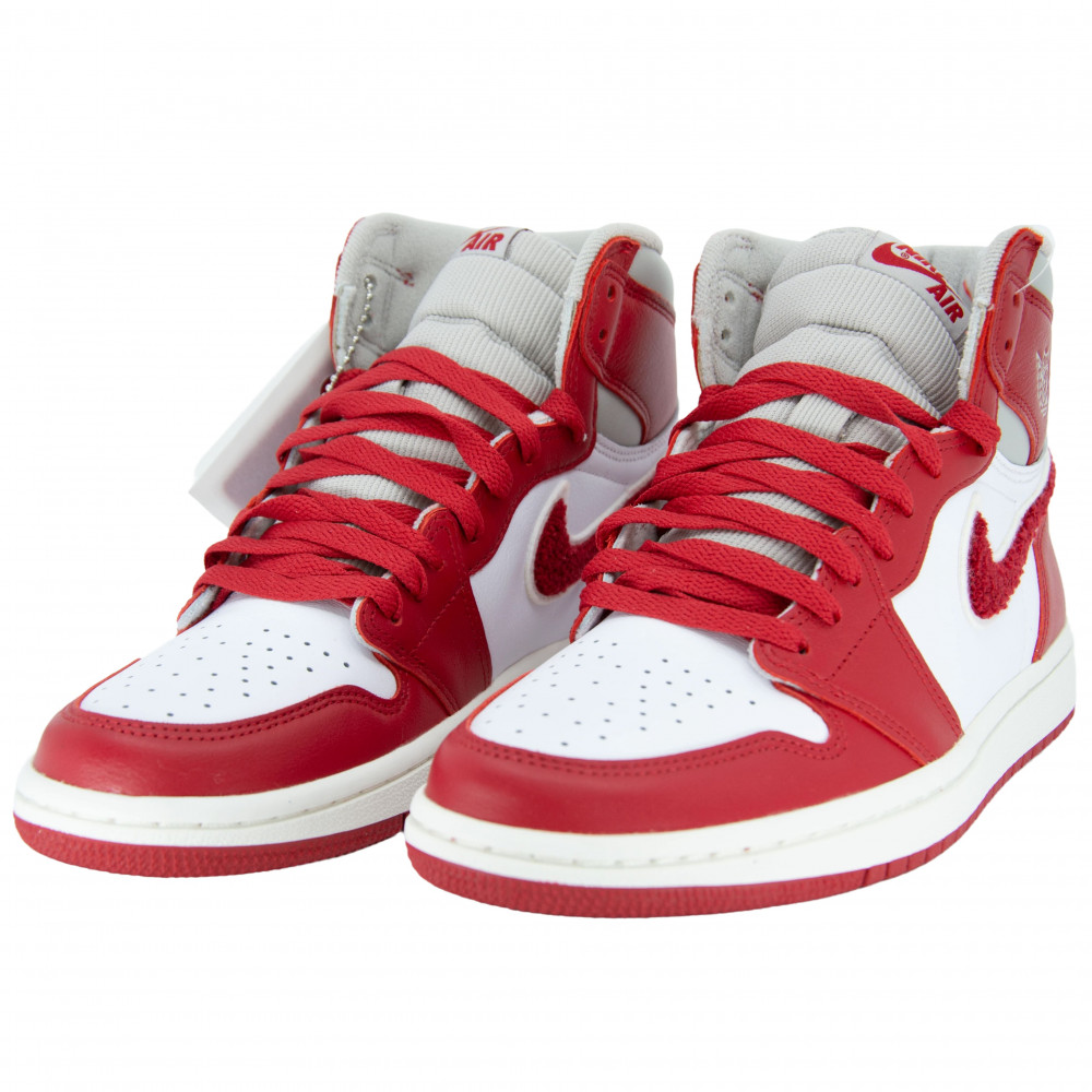 Nike Air Jordan 1 Retro High (Varsity Red)