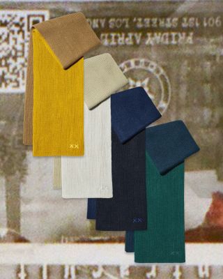 F/W25 KAWS x Uniqlo Knitted Scarf Size: UNI Condition: 10/10 Price: 29€ •Buy online at www.flace.sk (Link in Bio)