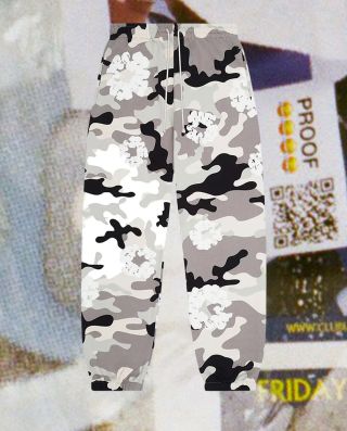 2025 Denim Tears White Camo Cotton Wreath Sweatpants Size: L Condition: 10/10 Price: 249€ •Buy online at www.flace.sk...