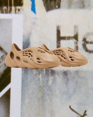 2022 adidas Yeezy Foam RNNR Size: 44.5 Condition: 8/10 Price: 49€ (Under Retail!) •Buy online at www.flace.sk (Link in Bio)